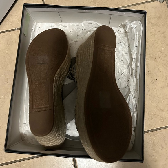 NIB Dolce Vita Taupe Espadrille Platform Wedges with Snake-Print Strap - size 10 - Picture 7 of 7